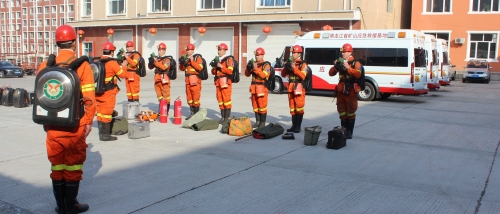 七臺河公司救護大隊進行冬季高溫濃煙演習  張磊攝