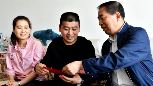 20210501 七礦慰問(wèn)  慰問(wèn)全國(guó)煤炭工業(yè)勞動(dòng)模范、龍鐵煤礦李